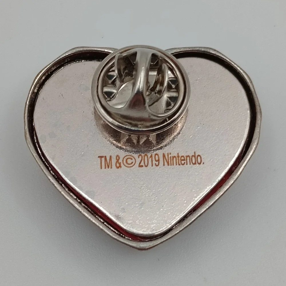 Nintendo 2019 Heart Enamel Pin – Red & Silver Collector's Pin Badge‎ Zelda Style